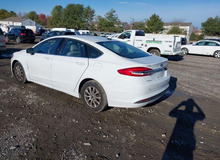 Photo 3 of 2018 Ford Fusion S (VIN 3FA6P0G70JR189538)