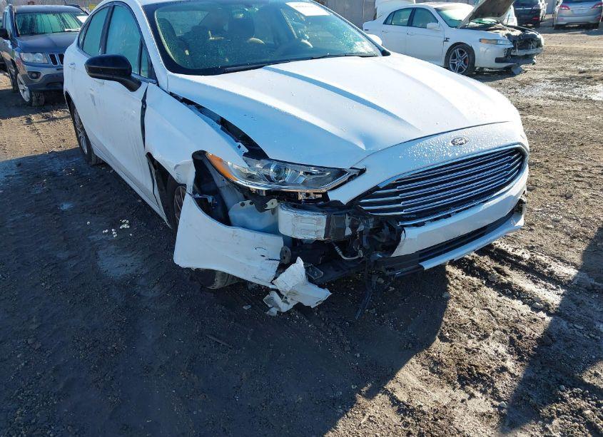 Photo 6 of 2018 Ford Fusion S (VIN 3FA6P0G70JR189538)