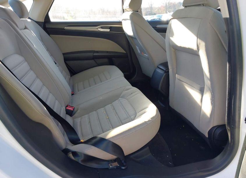 Photo 8 of 2018 Ford Fusion S (VIN 3FA6P0G70JR189538)