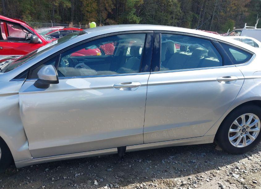 Photo 13 of 2018 Ford Fusion S (VIN 3FA6P0G70JR228807)