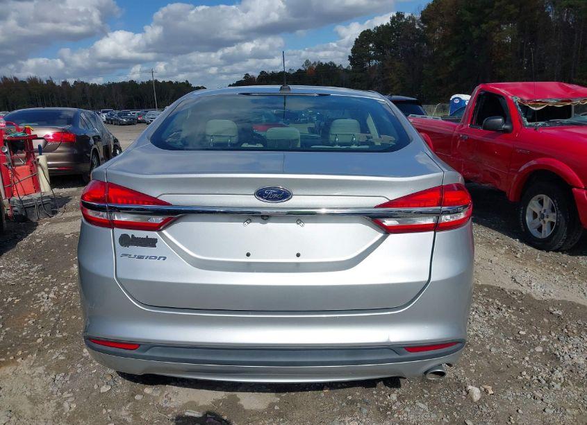 Photo 15 of 2018 Ford Fusion S (VIN 3FA6P0G70JR228807)