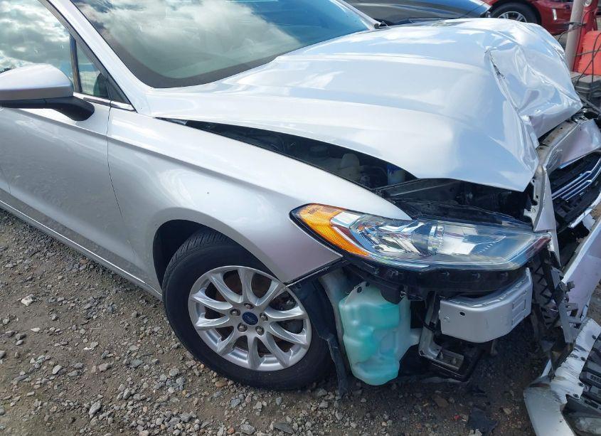 Photo 19 of 2018 Ford Fusion S (VIN 3FA6P0G70JR228807)