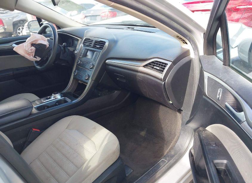 Photo 5 of 2018 Ford Fusion S (VIN 3FA6P0G70JR228807)