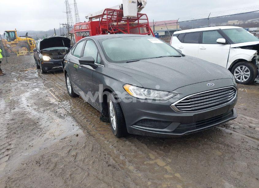 2018 Ford Fusion S (VIN 3FA6P0G70JR230430) main photo