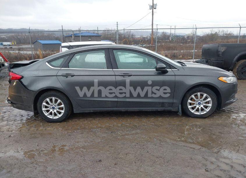 Photo 13 of 2018 Ford Fusion S (VIN 3FA6P0G70JR230430)