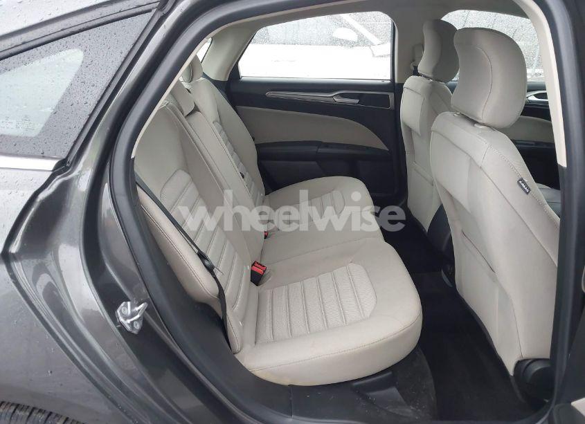 Photo 8 of 2018 Ford Fusion S (VIN 3FA6P0G70JR230430)