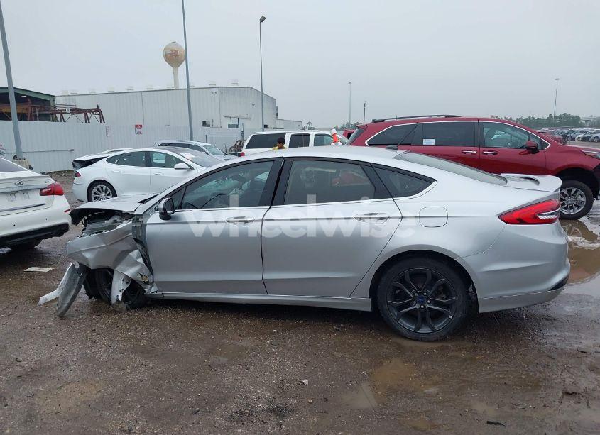 Photo 14 of 2018 Ford Fusion S (VIN 3FA6P0G70JR240018)