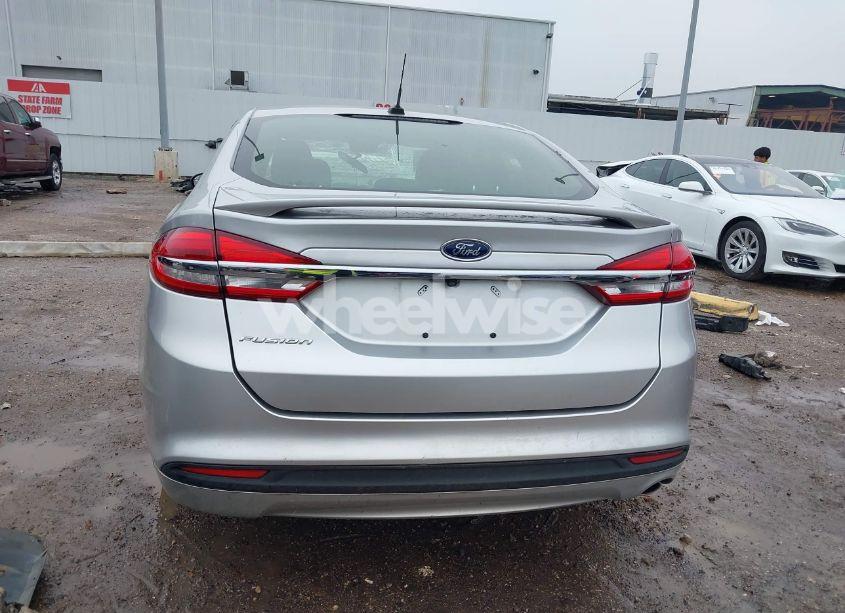 Photo 16 of 2018 Ford Fusion S (VIN 3FA6P0G70JR240018)