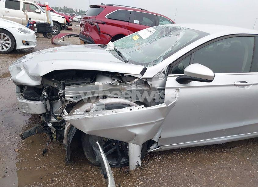 Photo 17 of 2018 Ford Fusion S (VIN 3FA6P0G70JR240018)