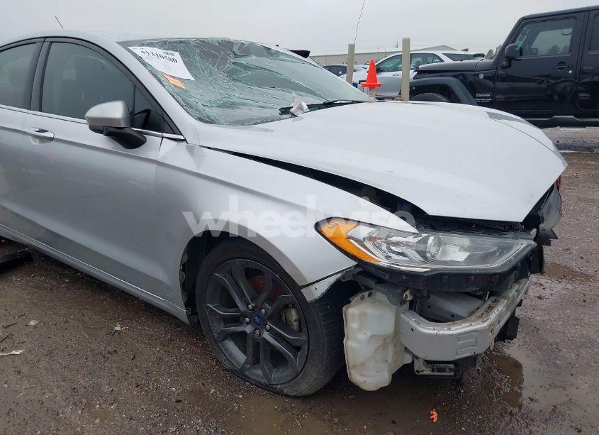 Photo 18 of 2018 Ford Fusion S (VIN 3FA6P0G70JR240018)