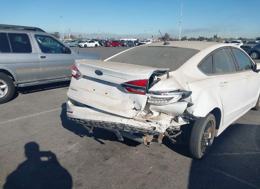 Photo 6 of 2019 Ford Fusion S (VIN 3FA6P0G70KR184034)
