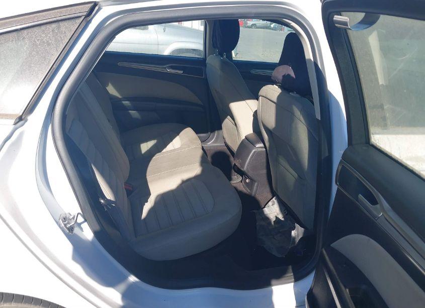 Photo 8 of 2019 Ford Fusion S (VIN 3FA6P0G70KR184034)