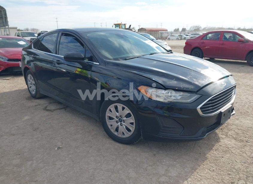 2020 Ford Fusion S (VIN 3FA6P0G70LR147924) main photo