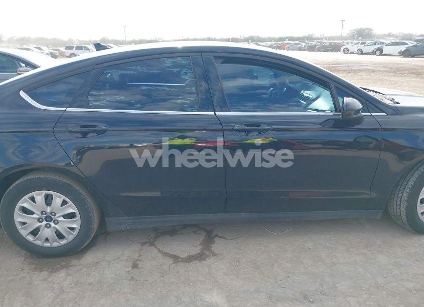 Photo 13 of 2020 Ford Fusion S (VIN 3FA6P0G70LR147924)