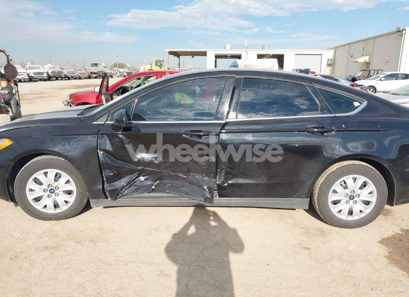 Photo 14 of 2020 Ford Fusion S (VIN 3FA6P0G70LR147924)