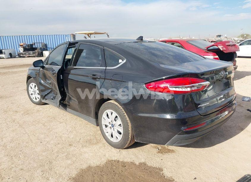 Photo 3 of 2020 Ford Fusion S (VIN 3FA6P0G70LR147924)