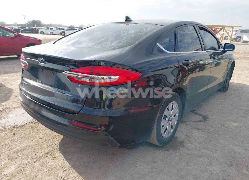 Photo 4 of 2020 Ford Fusion S (VIN 3FA6P0G70LR147924)