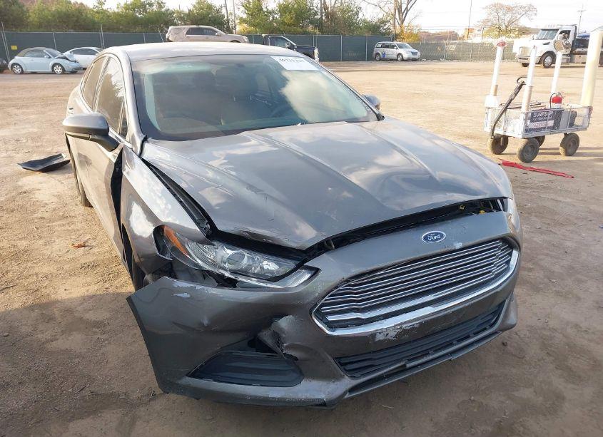2013 Ford Fusion S (VIN 3FA6P0G71DR322764) main photo