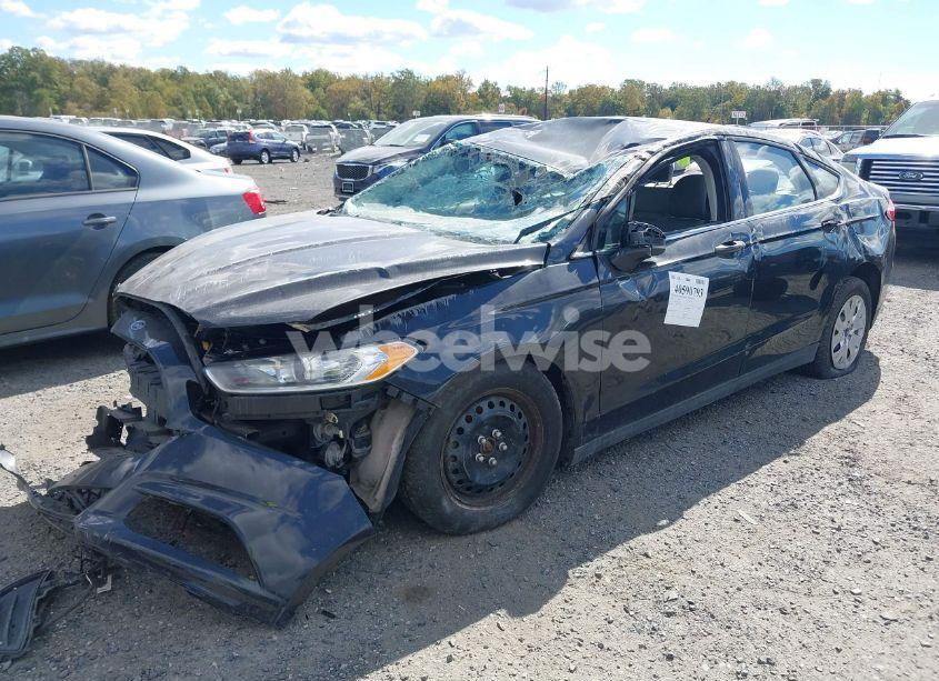 Photo 2 of 2014 Ford Fusion S (VIN 3FA6P0G71ER121237)