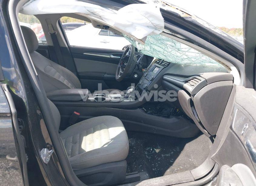 Photo 5 of 2014 Ford Fusion S (VIN 3FA6P0G71ER121237)