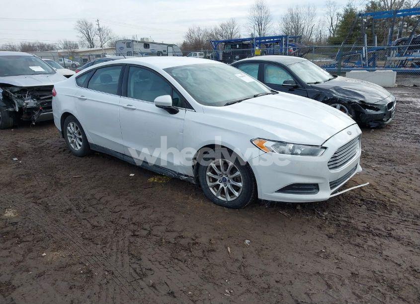 2015 Ford Fusion S (VIN 3FA6P0G71FR208346) main photo