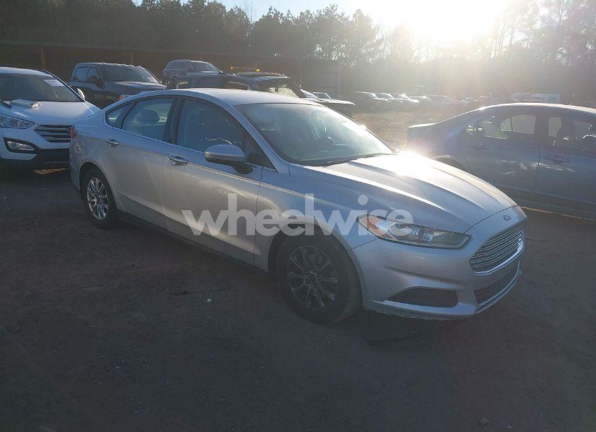 2016 Ford Fusion S (VIN 3FA6P0G71GR262005) main photo