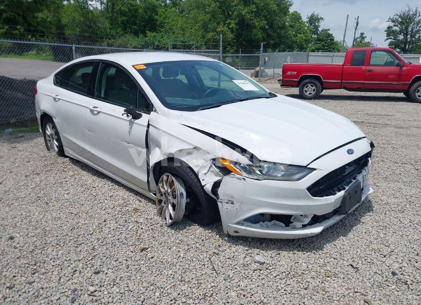 2017 Ford Fusion S (VIN 3FA6P0G71HR143808) main photo