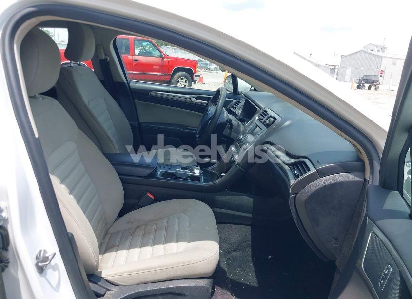 Photo 5 of 2017 Ford Fusion S (VIN 3FA6P0G71HR143808)