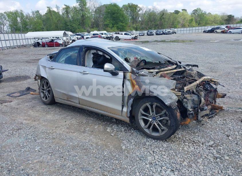 2017 Ford Fusion S (VIN 3FA6P0G71HR161404) main photo