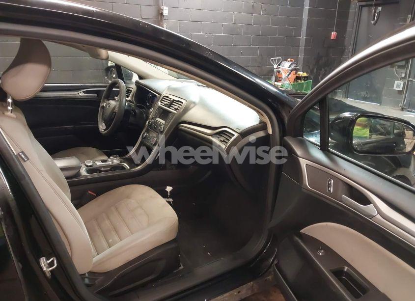 Photo 5 of 2017 Ford Fusion S (VIN 3FA6P0G71HR164433)