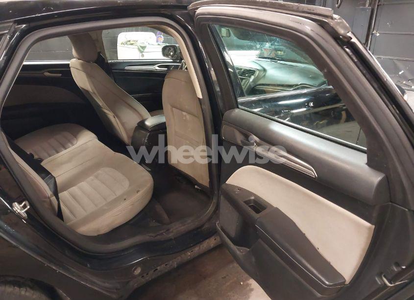 Photo 8 of 2017 Ford Fusion S (VIN 3FA6P0G71HR164433)