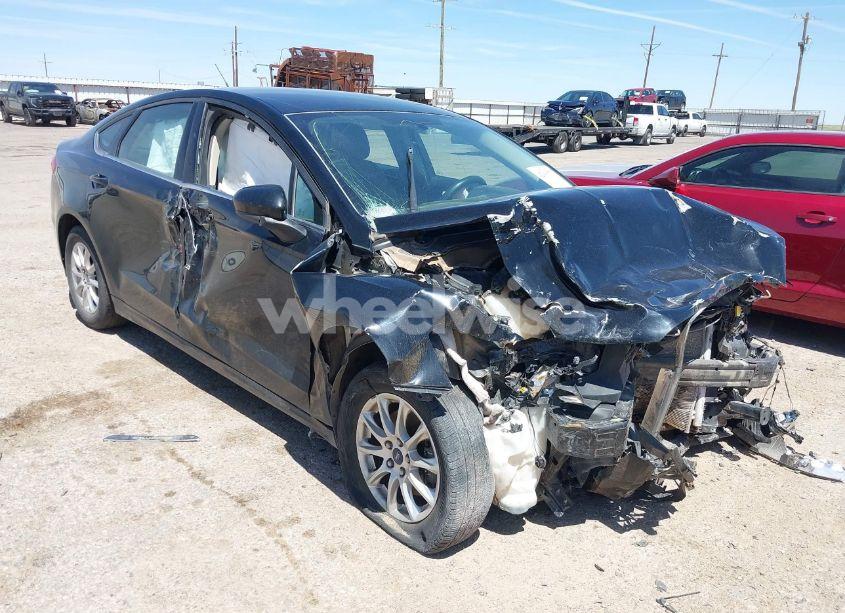 2017 Ford Fusion S (VIN 3FA6P0G71HR246873) main photo