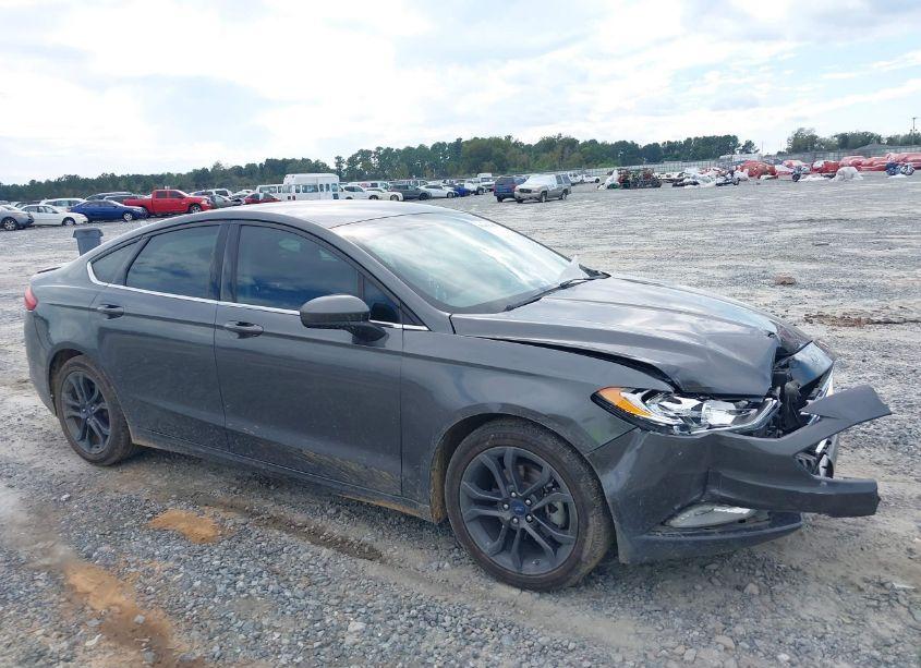 2018 Ford Fusion S (VIN 3FA6P0G71JR113147) main photo