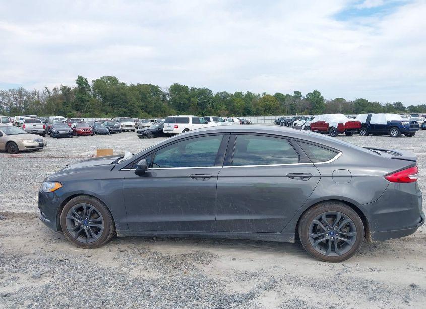 Photo 14 of 2018 Ford Fusion S (VIN 3FA6P0G71JR113147)