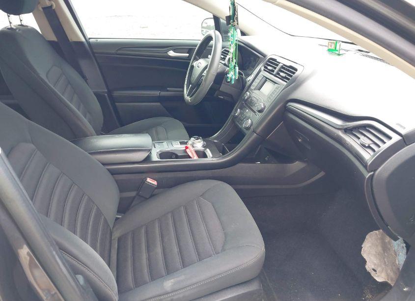 Photo 5 of 2018 Ford Fusion S (VIN 3FA6P0G71JR113147)