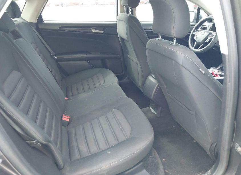 Photo 8 of 2018 Ford Fusion S (VIN 3FA6P0G71JR113147)