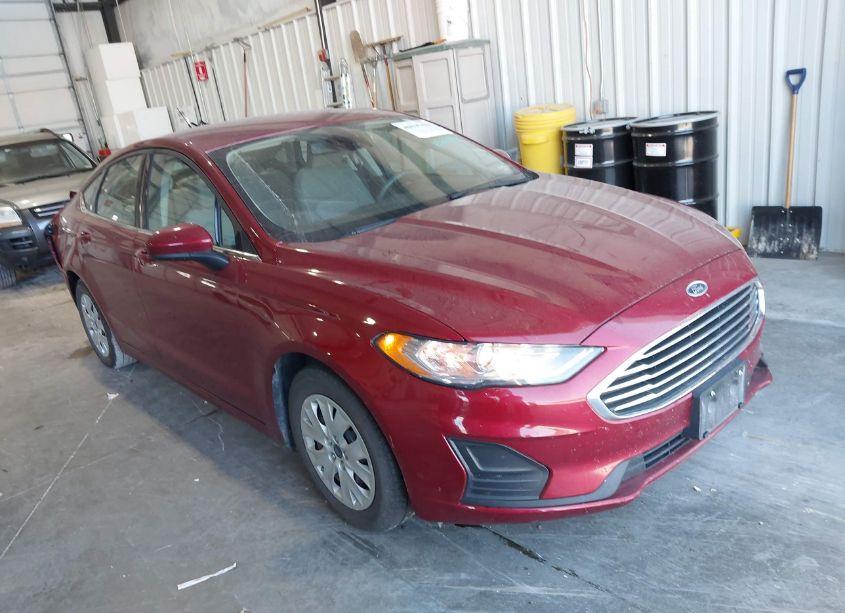 2019 Ford Fusion S (VIN 3FA6P0G71KR164875) main photo