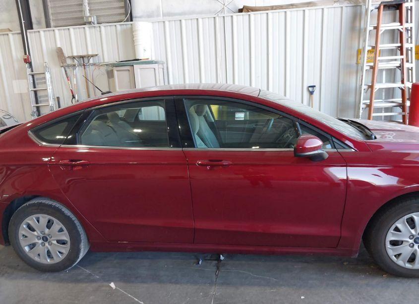 Photo 13 of 2019 Ford Fusion S (VIN 3FA6P0G71KR164875)