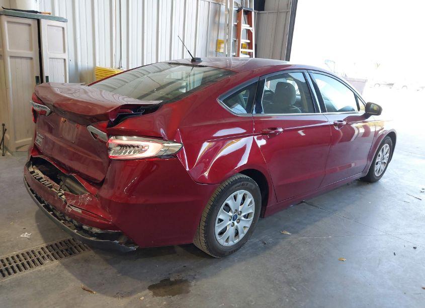Photo 4 of 2019 Ford Fusion S (VIN 3FA6P0G71KR164875)