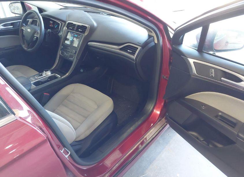 Photo 5 of 2019 Ford Fusion S (VIN 3FA6P0G71KR164875)