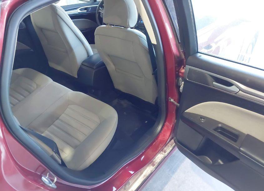 Photo 8 of 2019 Ford Fusion S (VIN 3FA6P0G71KR164875)