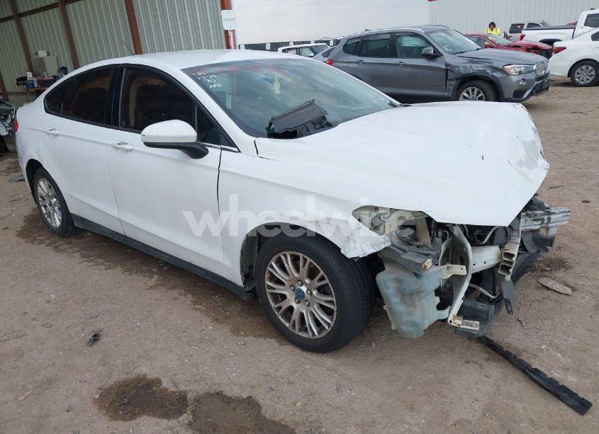 2013 Ford Fusion S (VIN 3FA6P0G72DR290780) main photo