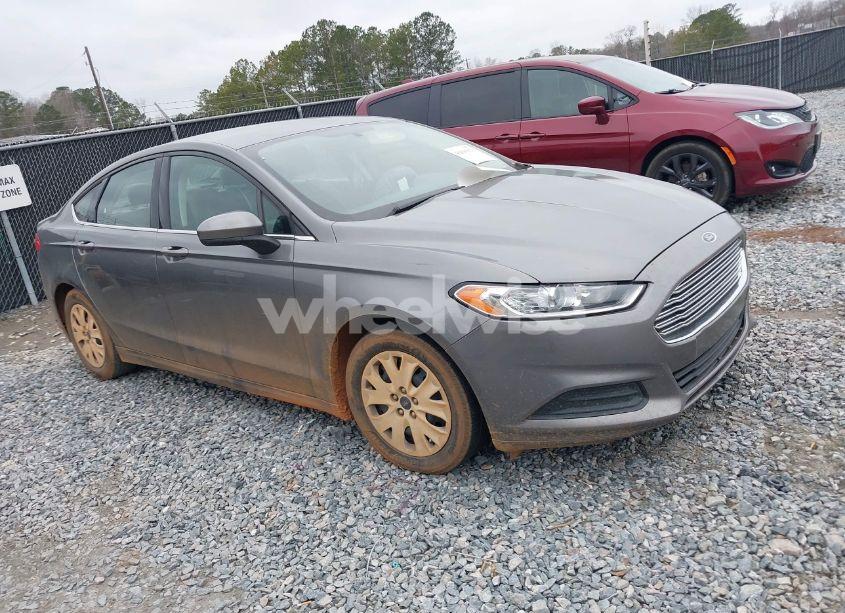 2014 Ford Fusion S (VIN 3FA6P0G72ER118234) main photo