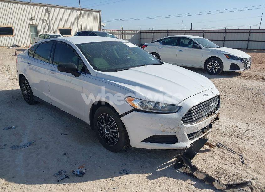 2014 Ford Fusion S (VIN 3FA6P0G72ER268179) main photo