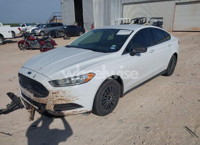 Photo 2 of 2014 Ford Fusion S (VIN 3FA6P0G72ER268179)