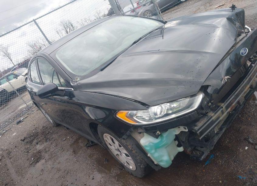 2014 Ford Fusion S (VIN 3FA6P0G72ER313427) main photo