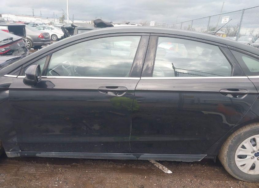 Photo 15 of 2014 Ford Fusion S (VIN 3FA6P0G72ER313427)