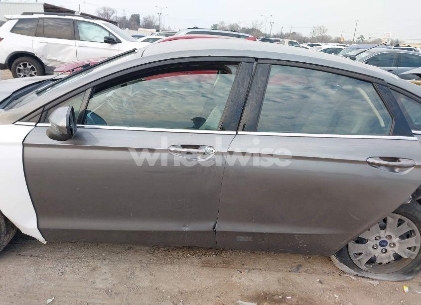 Photo 14 of 2014 Ford Fusion S (VIN 3FA6P0G72ER328882)