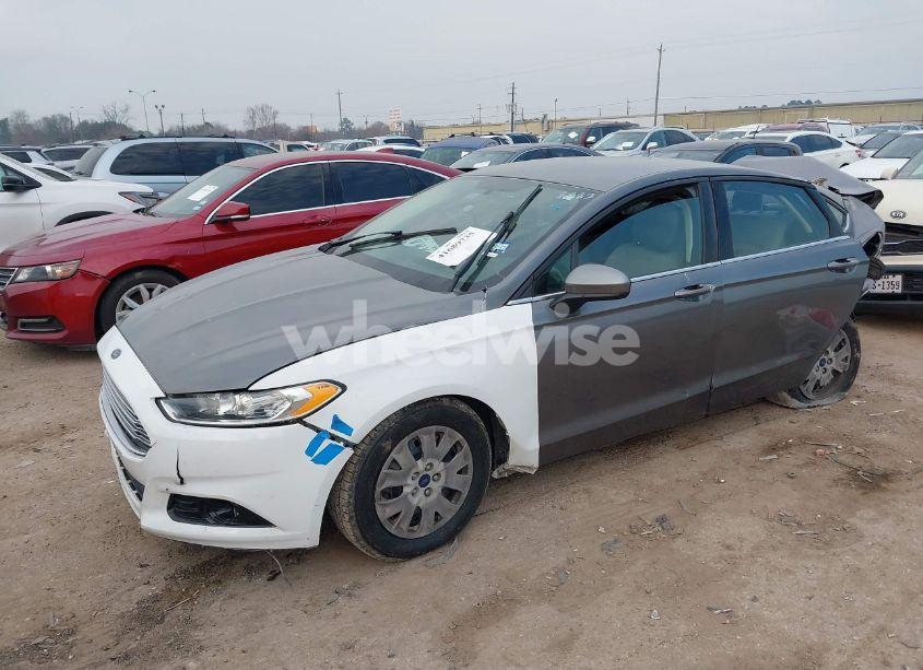 Photo 2 of 2014 Ford Fusion S (VIN 3FA6P0G72ER328882)