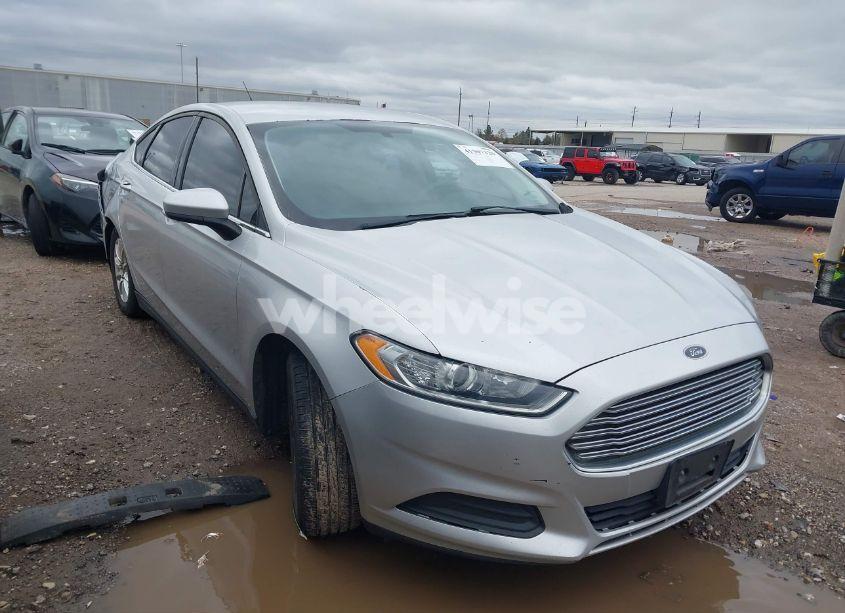 2015 Ford Fusion S (VIN 3FA6P0G72FR257264) main photo